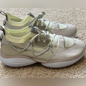 Under Armour Unisex Curry Flow Cozy Shoes